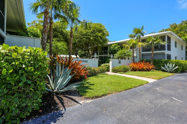 Foto del edificio - ***DOWNTOWN NAPLES FIRST FLOOR CONDO***BIK...