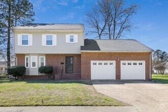 Building Photo - 226 Woodbury Forrest Dr
