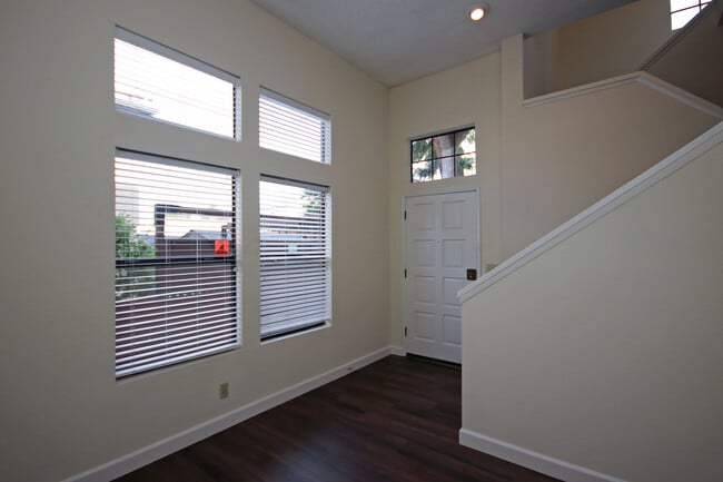 Foto del edificio - 416 N Bushnell Ave