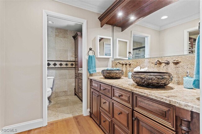 Foto del edificio - 252 Bayshore Dr