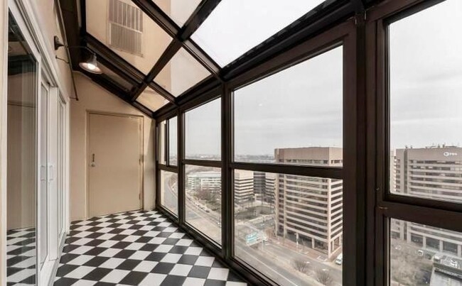Building Photo - 1211 S Eads St