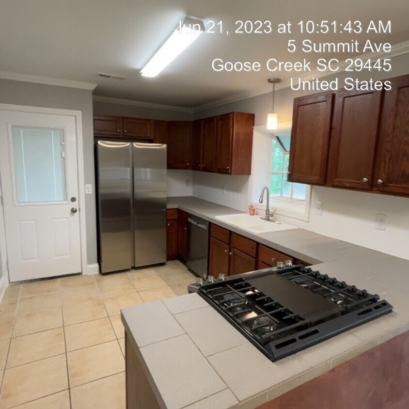 Foto principal - Relaxed Living with Spacious Yard in Goose...