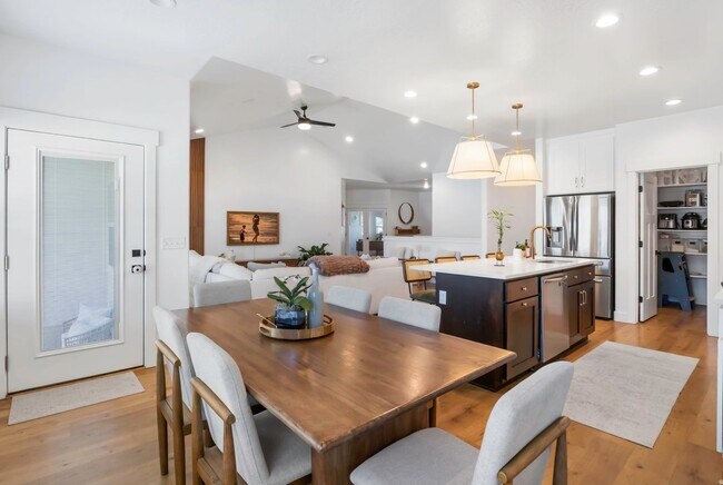 Foto del edificio - 3407 Pinyon Pk Ln