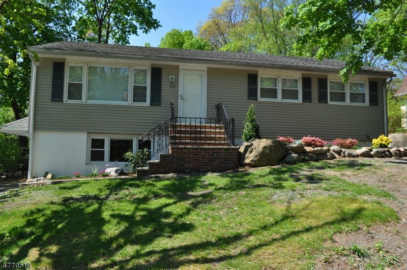 Primary Photo - 176 Yawpo Ave