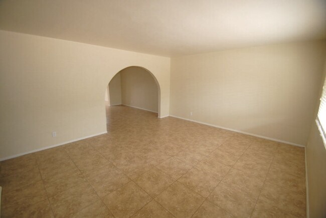 Building Photo - 1712 S Hardy Dr
