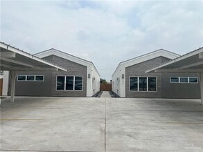 Building Photo - 1421 E Iris Ave
