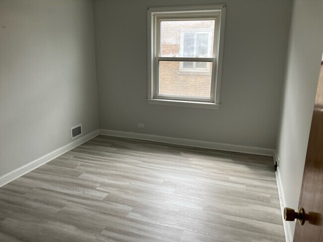 Foto del edificio - 2636 W Balmoral Ave