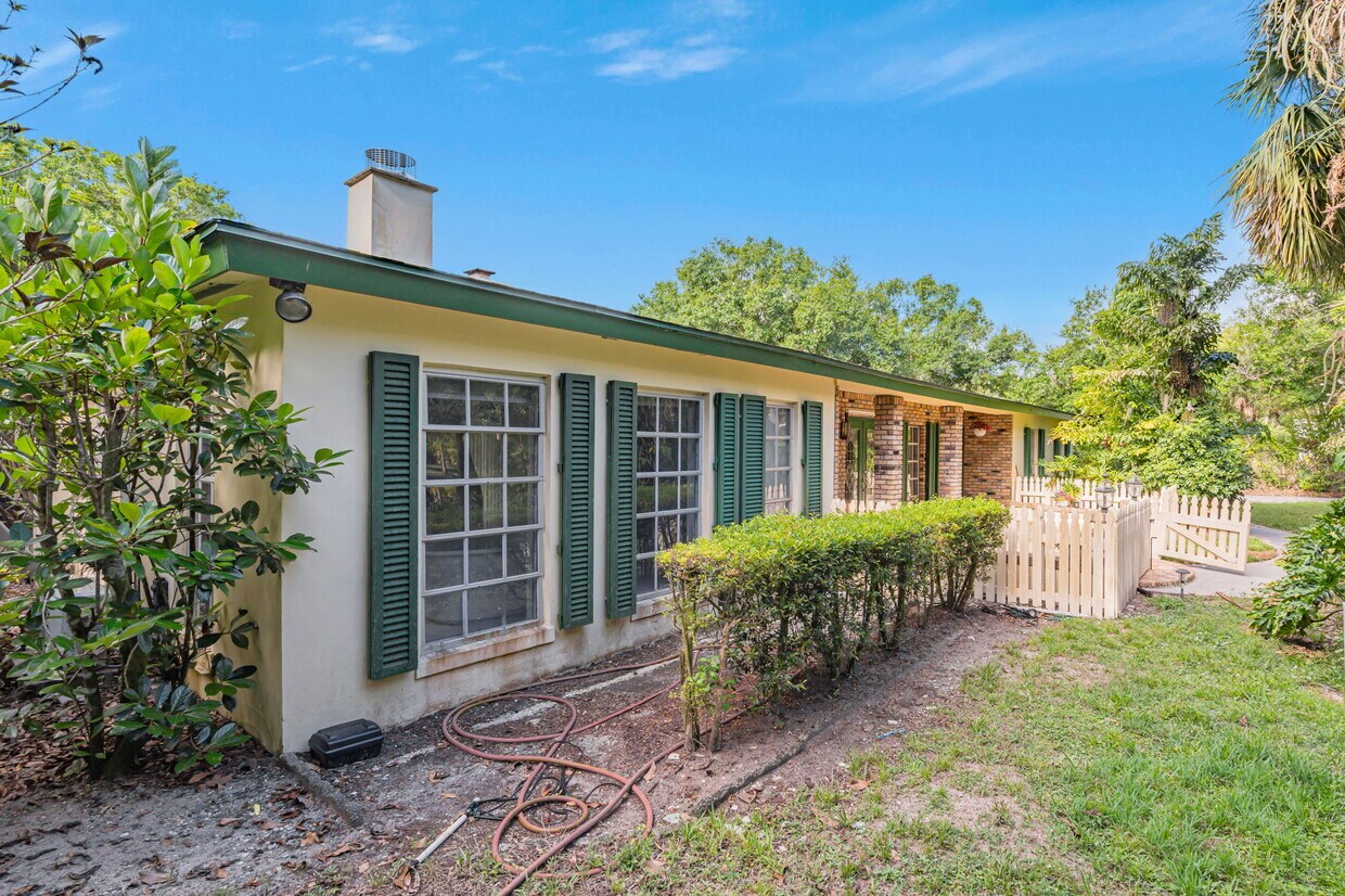 Foto principal - 6235 4th St