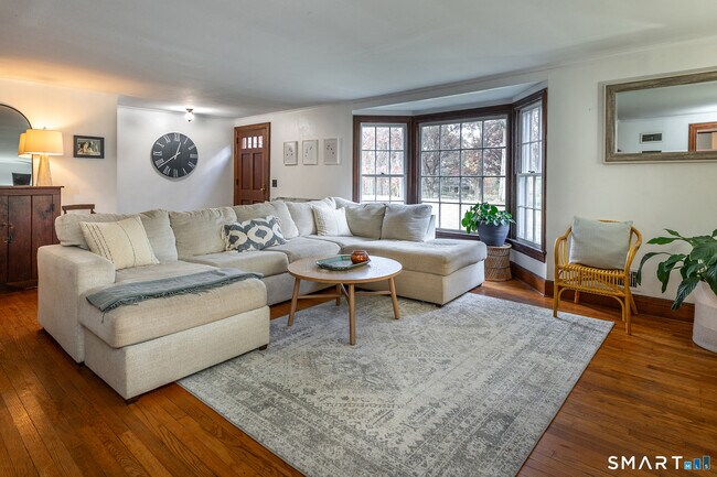 Foto del edificio - 255 Woodbury Rd