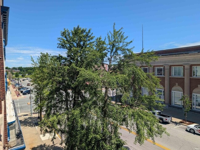 Building Photo - 109 S Main St