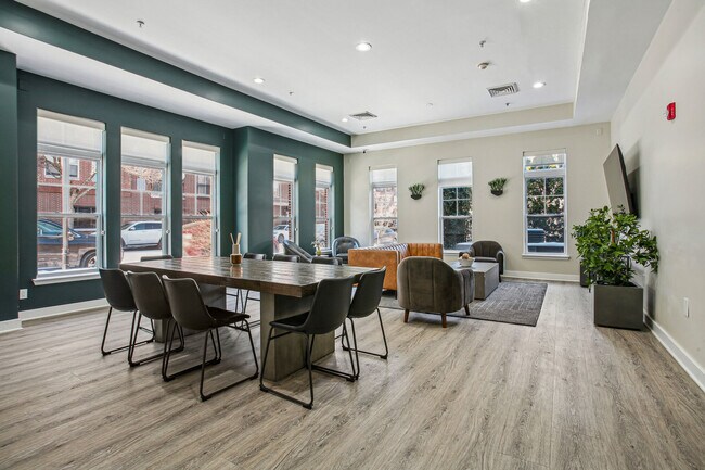Los apartamentos Brownstones en Englewood South — foto comunitaria - The Brownstones at Englewood South