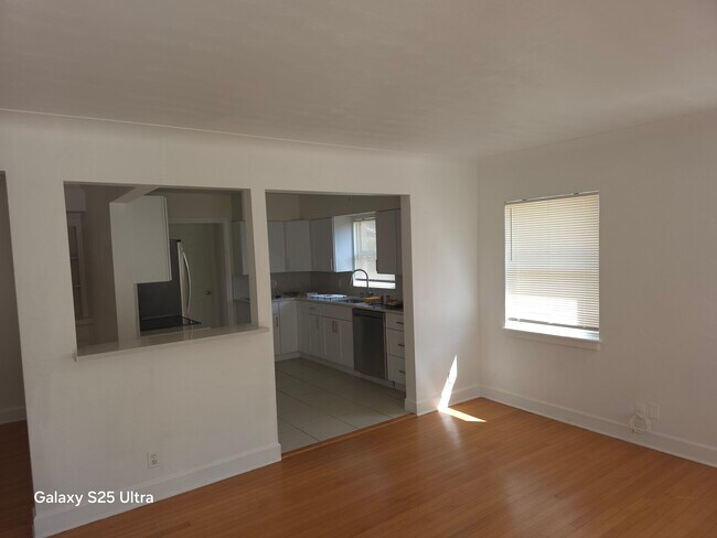 Foto del edificio - 8145 22 ND AVE N ST PETE