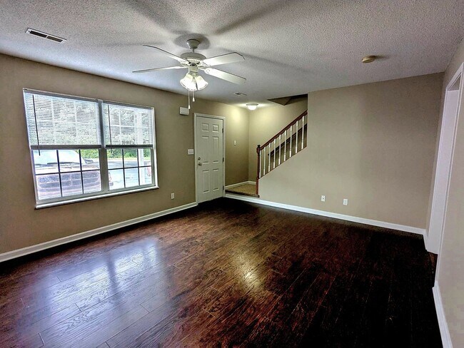 Building Photo - Updated 2br/1.5ba condo in heart of North ...