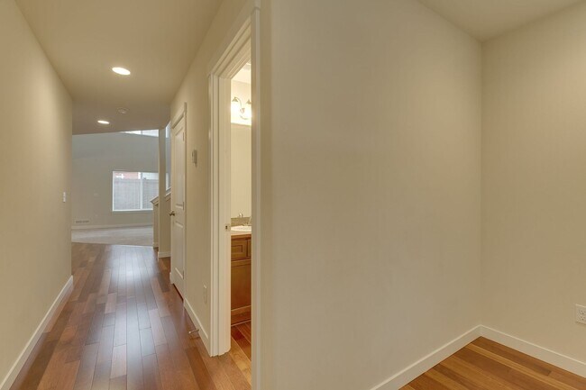 Foto del edificio - Bright and spacious 3 bed home in nice Lynnwood location!