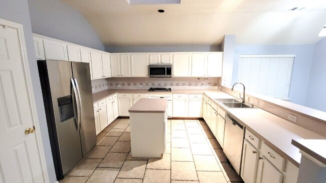 Foto del edificio - 2820 Golden Meadow Ave