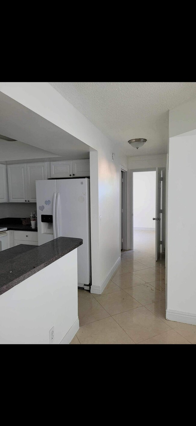 Foto del edificio - 3915 Village Dr