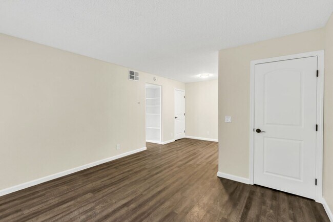 Foto del edificio - Great 2 Bedroom Condo in Gated Community