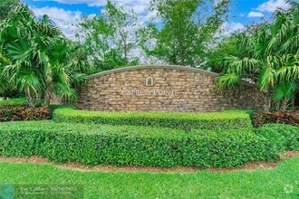 Building Photo - 8140 NW 128th Ln