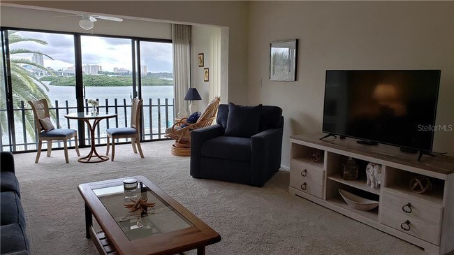 Foto del edificio - 868 Bayway Blvd