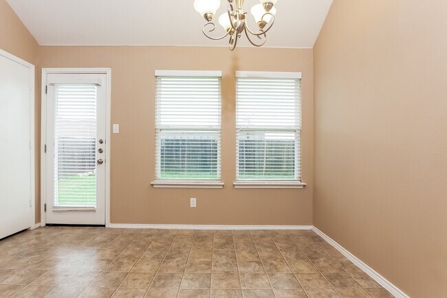 Foto del edificio - 1012 Junegrass Ln