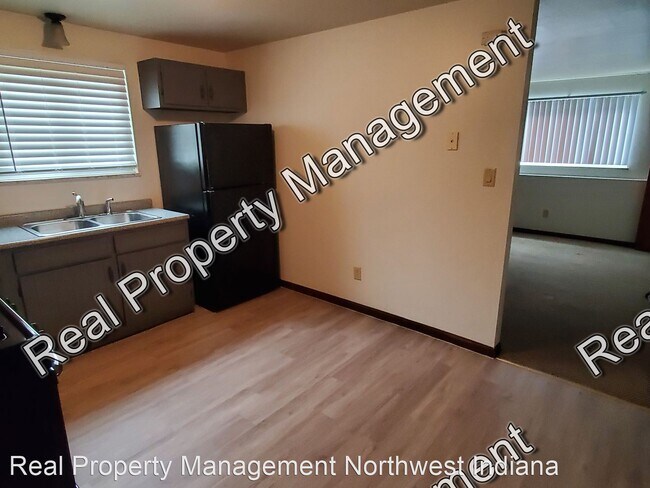 Building Photo - 7036 White Oak Ave