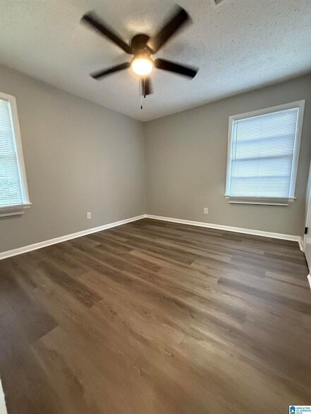 Foto del edificio - 205 Lake Dr Cir NE