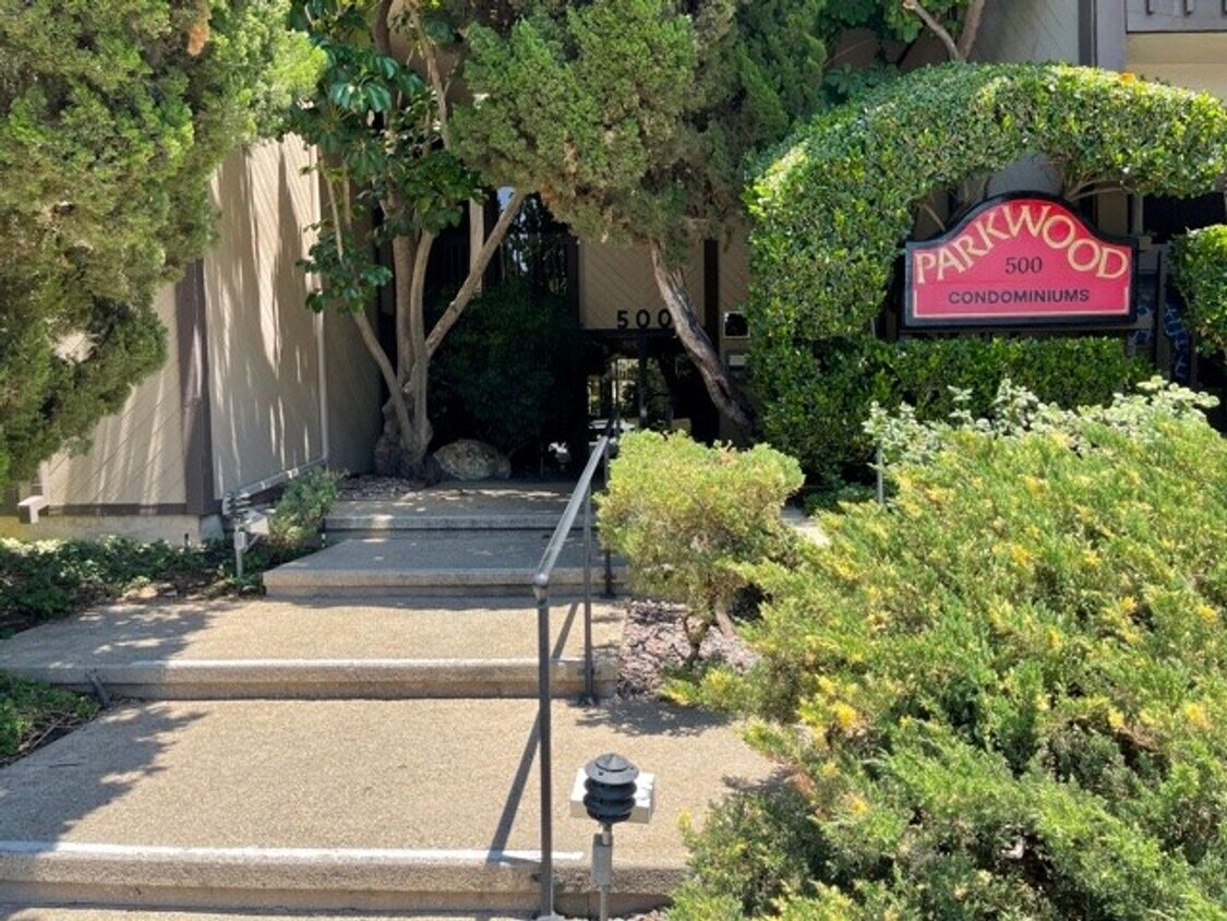 Foto principal - Parkwood Condo for Lease in Pasadena