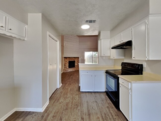 Building Photo - 16830 S Lighthouse Dr