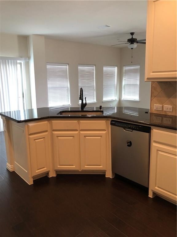 Foto del edificio - 2245 Caniesto Street