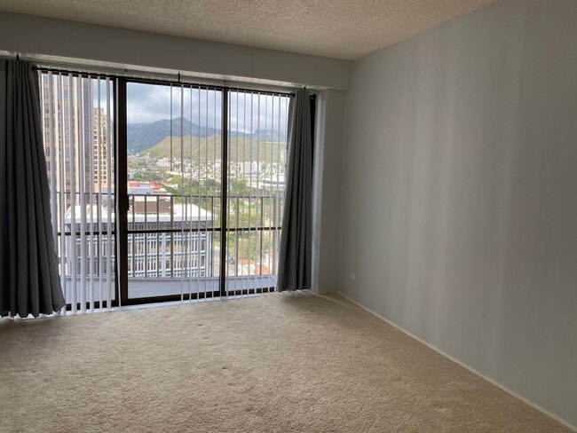 Building Photo - Harbor Square: Located in Downtown Honolulu