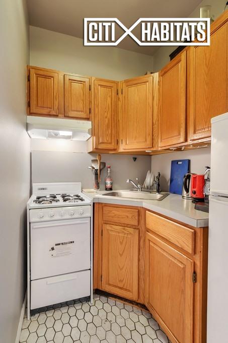 Building Photo - 112 W 72nd St