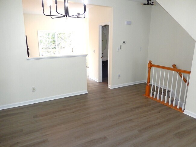 Foto del edificio - 5445 Crabtree Park Ct