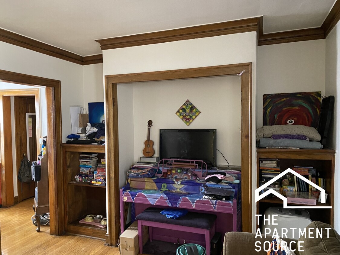 Primary Photo - 3152 N Linder Ave