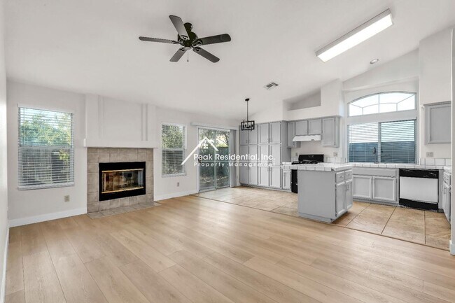 Building Photo - Wonderful Sacramento 4bd/2ba Home!