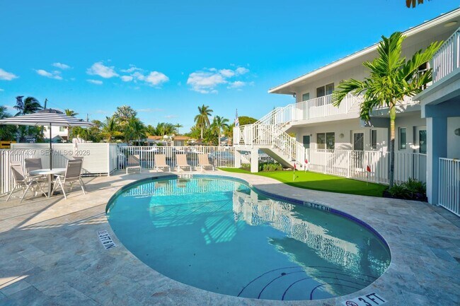 Foto del edificio - 1650 N Riverside Dr