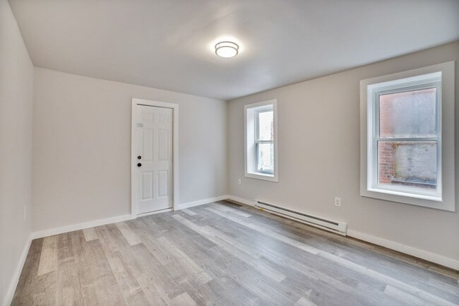 Building Photo - 5536 Chester Ave