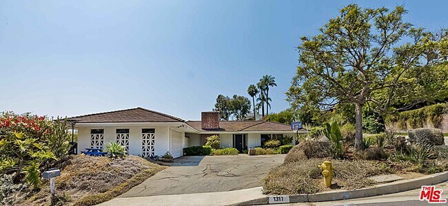 Building Photo - 1311 Las Pulgas Rd