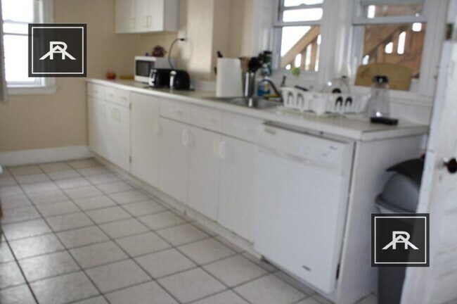 Building Photo - 4 bedroom in Brookline MA 02446