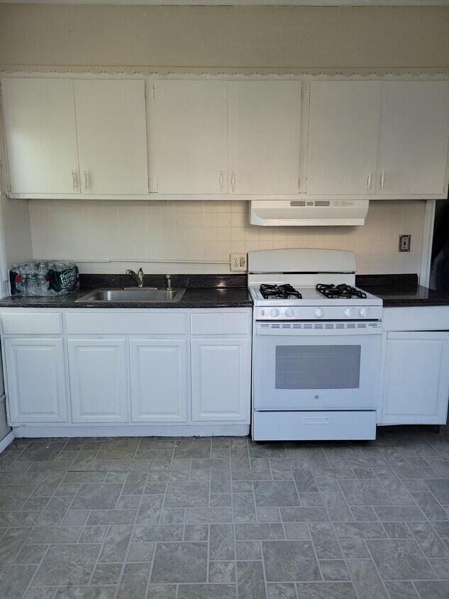 Primary Photo - 189 N Broadway