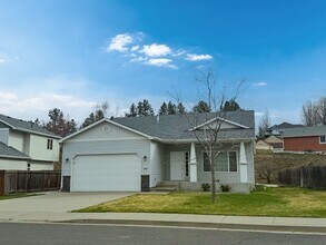 Building Photo - 1102 Golden Hills Dr