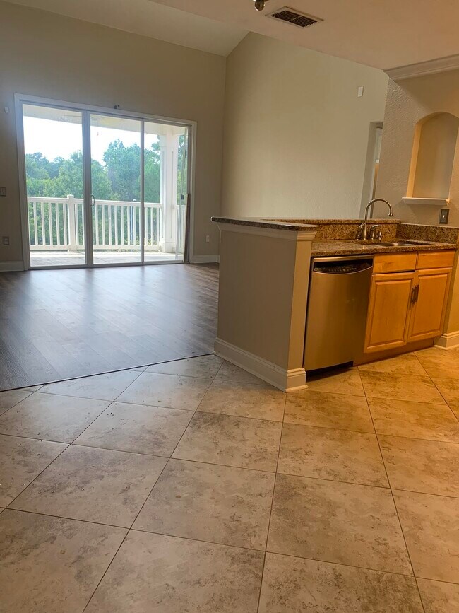 Building Photo - 2801 Chancellorsville Dr