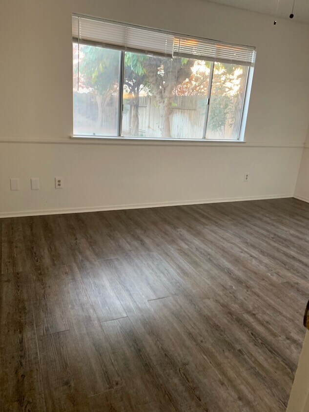 new floors - 2405 Miria Dr