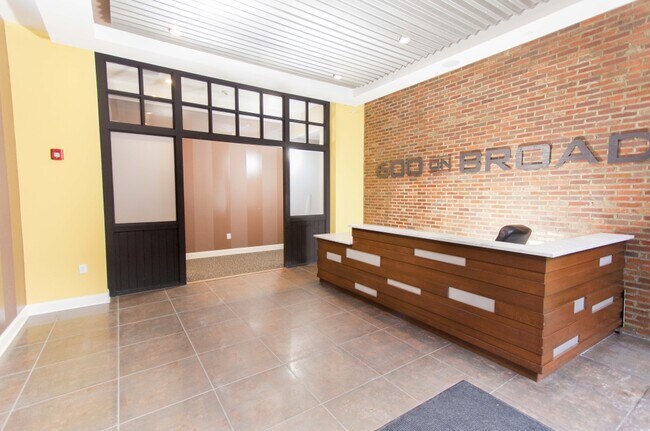 Foto del edificio - 600 N Broad St