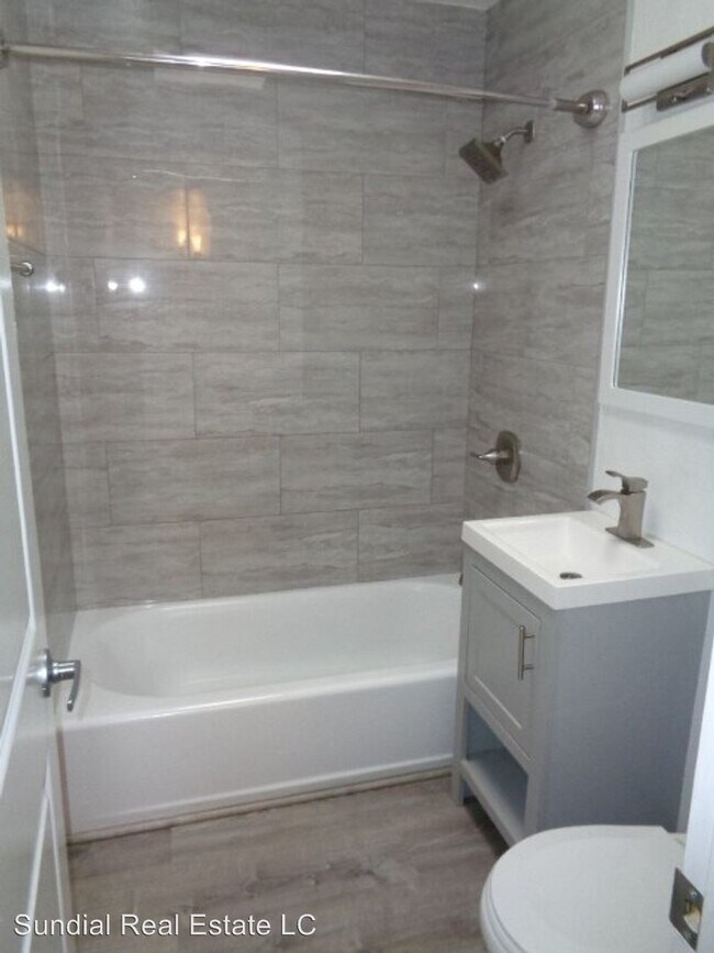 Foto del edificio - 3132 N 67th Pl