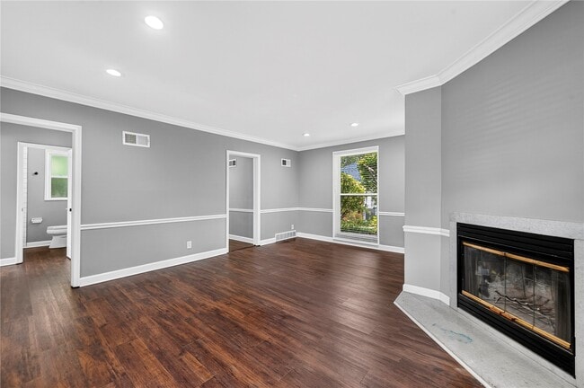 Building Photo - 725 Berick Dr