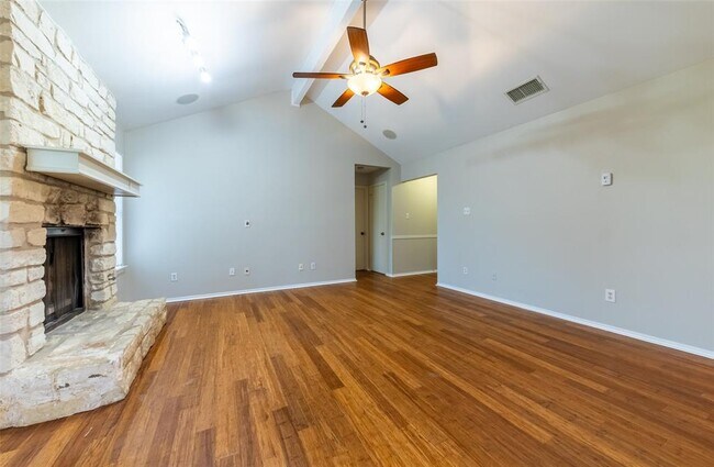 Building Photo - 403 Yucca Dr