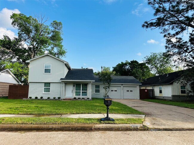 Foto del edificio - 7131 Carvel Ln