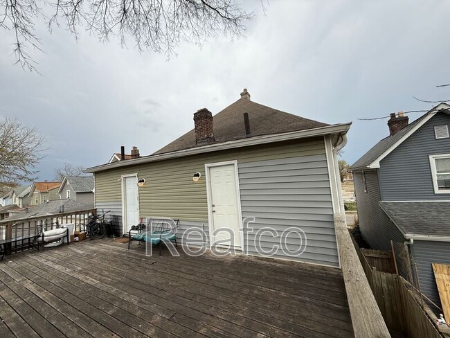 Building Photo - 349 1/2 E Welch Ave