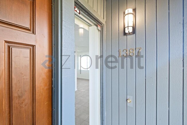 Foto del edificio - 1387 Crown Dr