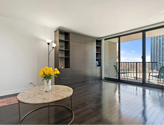 Foto del edificio - 3660 N Lake Shore Dr